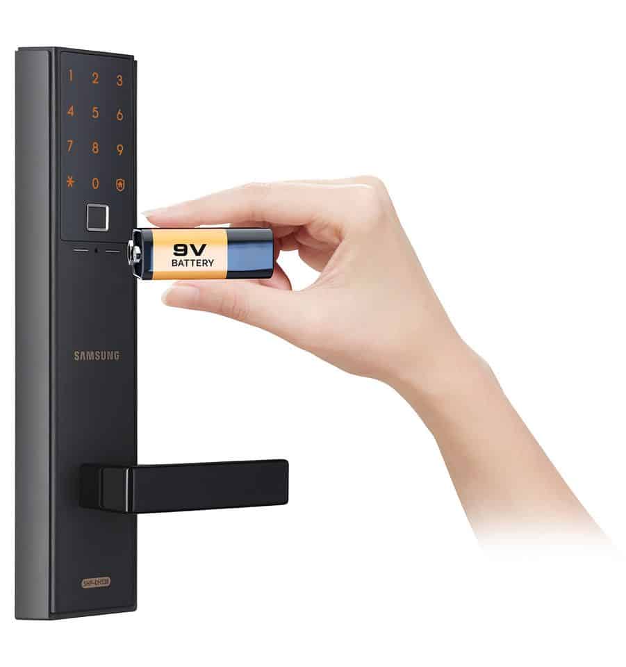 Khóa cửa thông minh hết pin – phải làm sao?