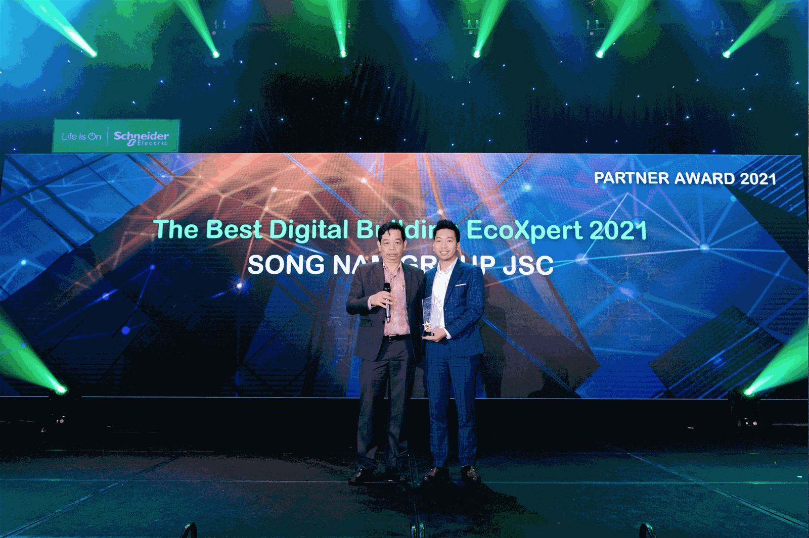 Song Nam Group, 3 năm liên tiếp được vinh danh ở hạng mục “The Best Digital Building EcoXpert” của Schneider Electric