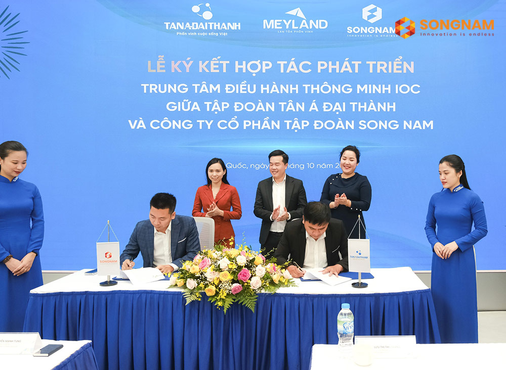 Lễ ký kết hợp tác phát triển trung tâm điều hành IOC giữa Tập đoàn Tân Á Đại Thành và Công ty cổ phầ
